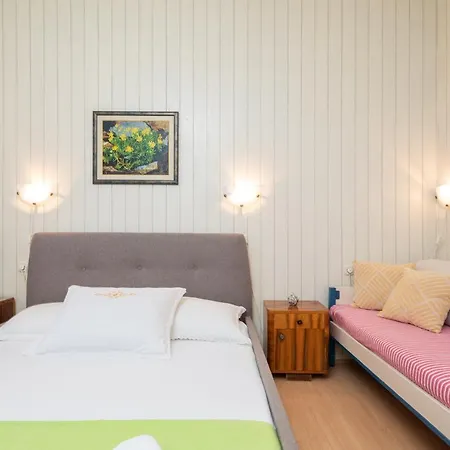 Beach House Lemonade * Jesenice (Split-Dalmatia)