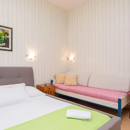 Beach House Lemonade Apartment Jesenice (Split-Dalmatia)